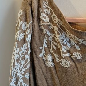 Cute detailed light sweater